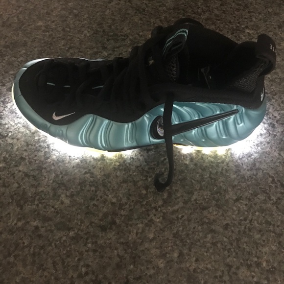CUSTOM LIGHT UP NIKE AIR FOAMPOSITE PRO by SOLE SWAP - Picture 7 of 8